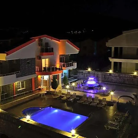 Rose Garden Akbuk Hotel